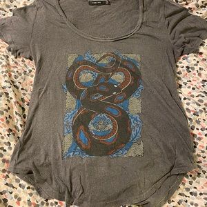 NWOT Obey Tee Distressed Hem